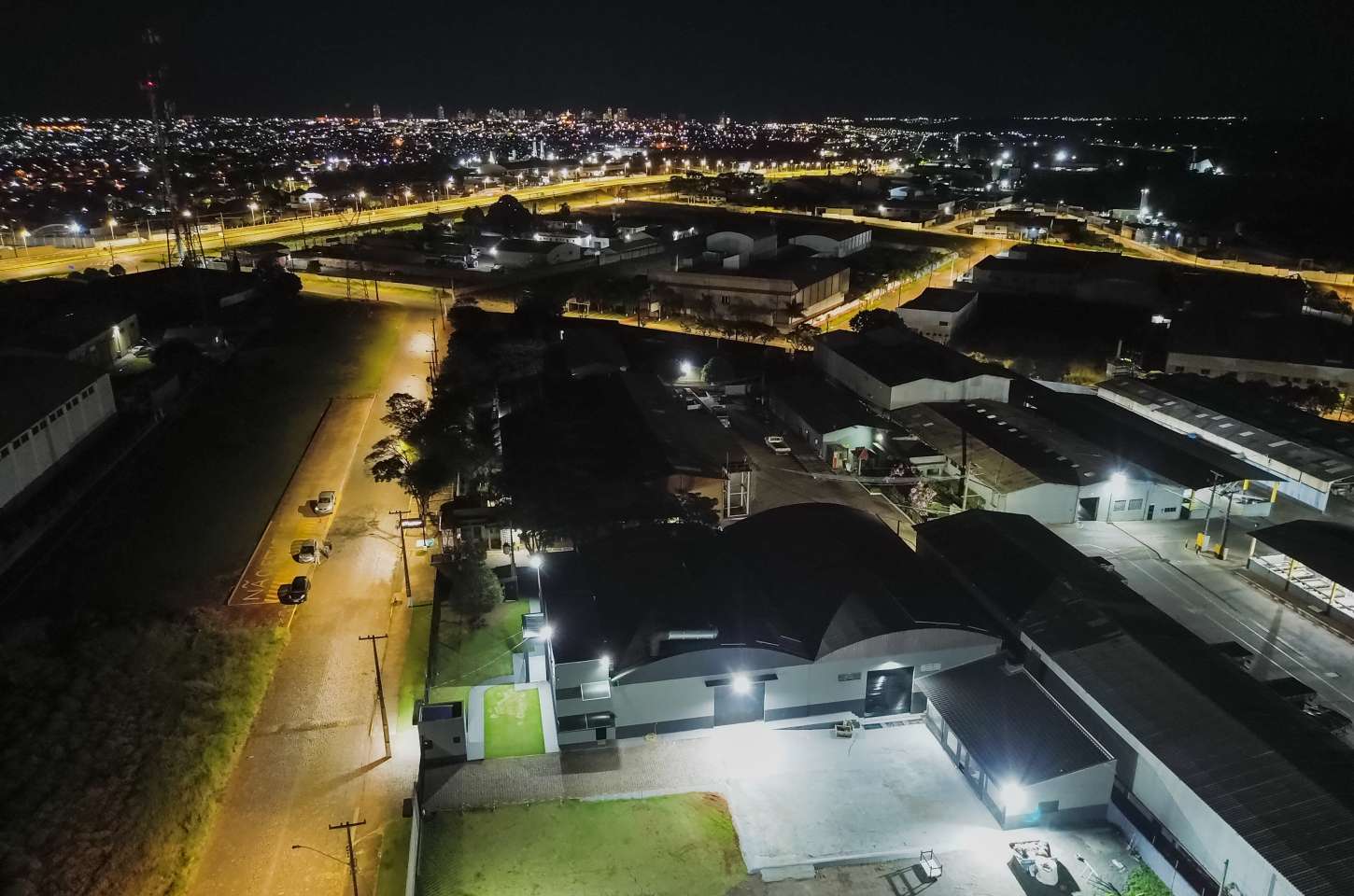 Iluminação em LED chega a 100% dos parques industriais