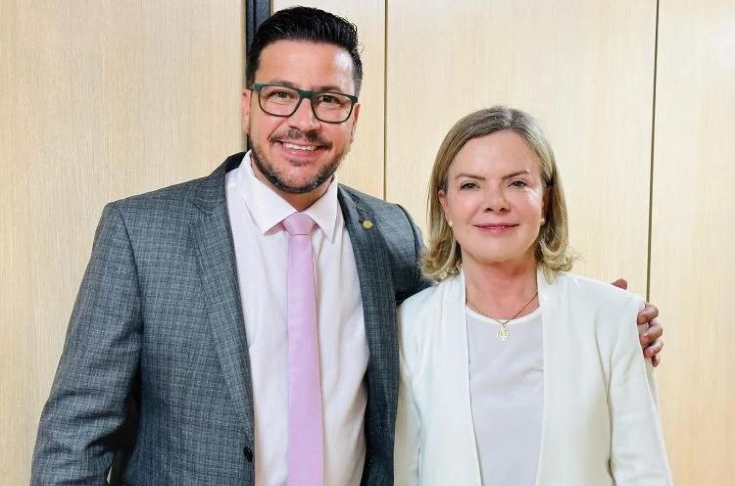 Gleisi reafirma apoio a Arilson Chiorato na disputa pela presidência do PT Paraná