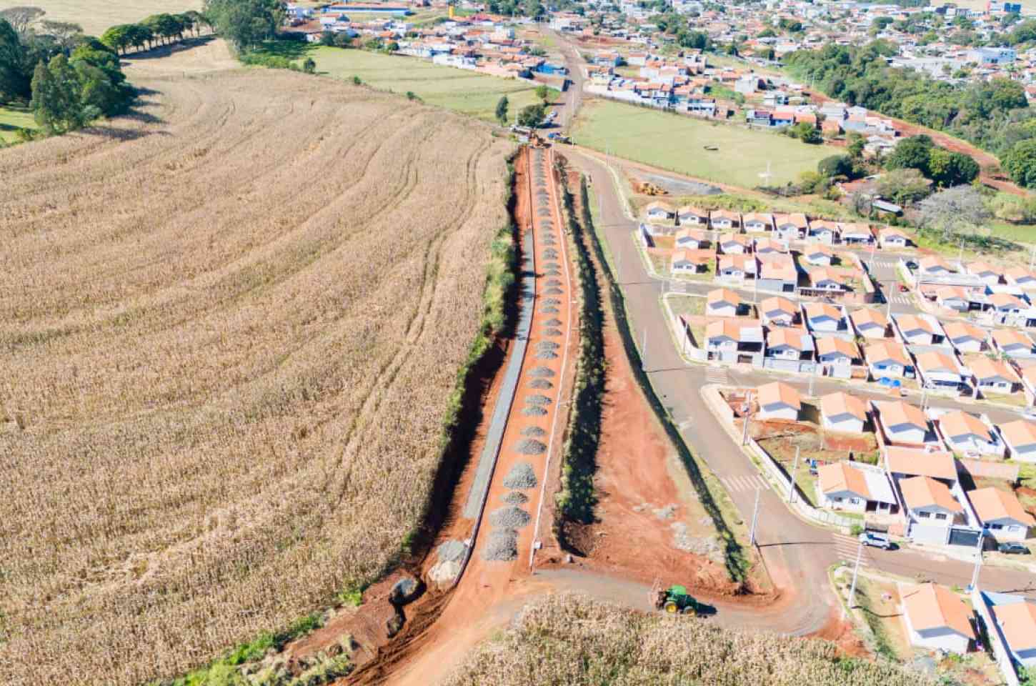 Asfalto novo transforma acesso à região escolar em Califórnia