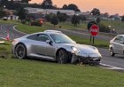 Porsche 911 fica com a frente destruída após acidente no trevo de Cambira