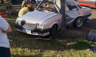 Motorista de 38 anos morre após carro bater contra poste em Apucarana