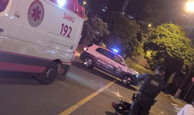 Jovem sem habilitação fica gravemente ferido após bater moto contra caçamba em Apucarana