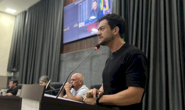 Presidente da Câmara questiona situação de colchonetes nos CMEIs e aborda planejamento em obras de asfalto