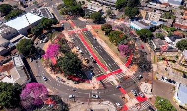 Maringá libera passagem de veículos por dentro da Praça Souza Naves e muda circulação na região