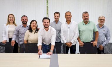 Prefeito assina ordens de serviço e anuncia investimentos que somam mais de R$ 100 milhões para Arapongas