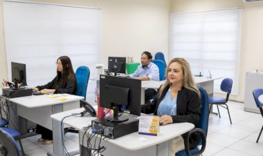 Procon de Apucarana orienta idosos sobre prevenção a golpes digitais