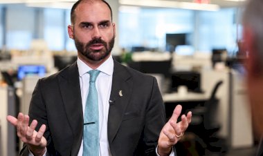 Eduardo Bolsonaro é demitido da Polícia Federal por abandono de cargo