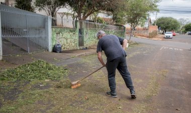 Prefeitura de Apucarana orienta moradores a limpar calçadas e entradas de bueiros após temporal