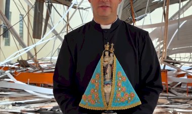 Imagem de Nossa Senhora do Rocio permanece de pé e intacta após temporal destruir cobertura de capela em Apucarana