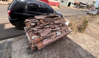 Prefeitura cria serviço emergencial para retirada de telhas, vidros e móveis danificados durante a tempestade