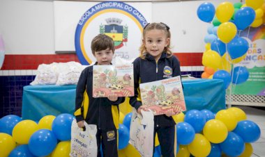 Prefeitura de Apucarana encerra Semana da Criança com distribuição de doces e livros de colorir para mais de 13 mil alunos da rede municipal e alunos da Apae