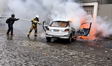 Incêndio atinge carro estacionado em empresa de Apucarana
