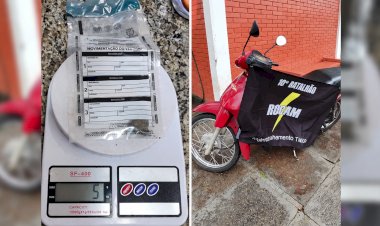 Moto furtada em 2017 é recuperada pela Rocam durante abordagem em Apucarana.