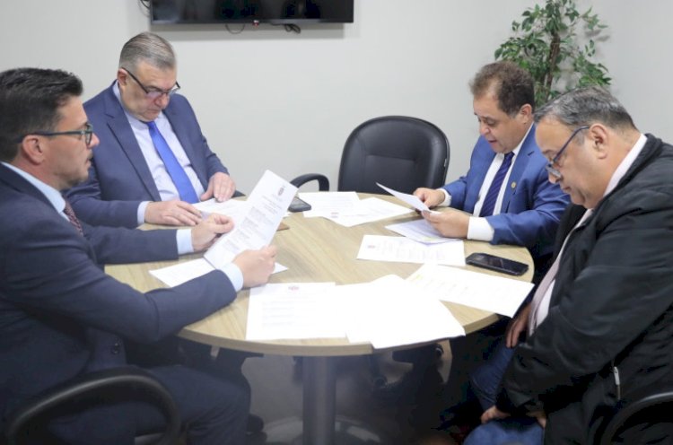 Reunião da comissão de obras públicas no Paraná