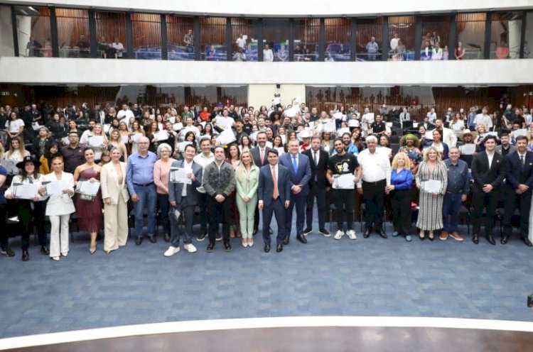 Paraná homenageia influenciadores digitais