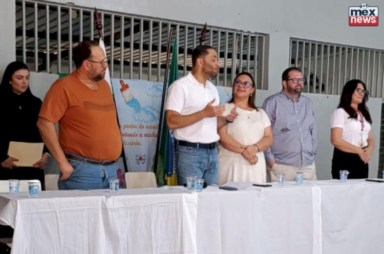 Deputado Do Carmo entrega certificados do curso de mecânica em Bom Sucesso