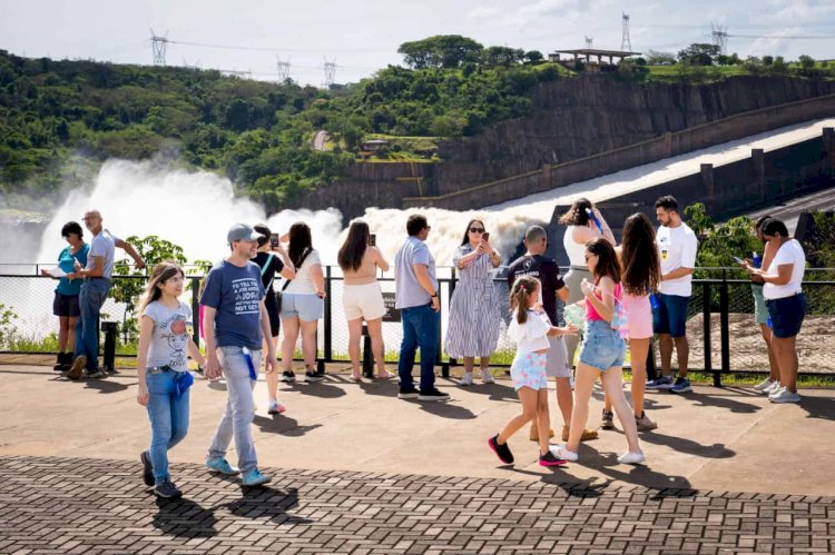 Turismo Itaipu fecha 2025 com mais de meio milhão de visitantes