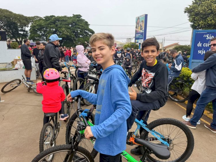 Pedal Solidário une atividade física, ação social e conscientização sobre segurança no trânsito em Apucarana