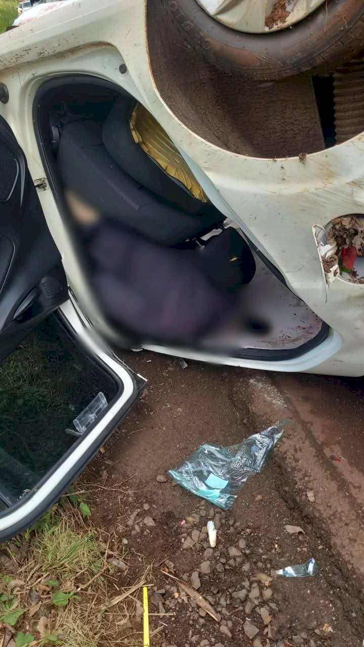 Capotamento na PR-082 entre Fênix e distrito de Luar deixa um morto e um ferido grave