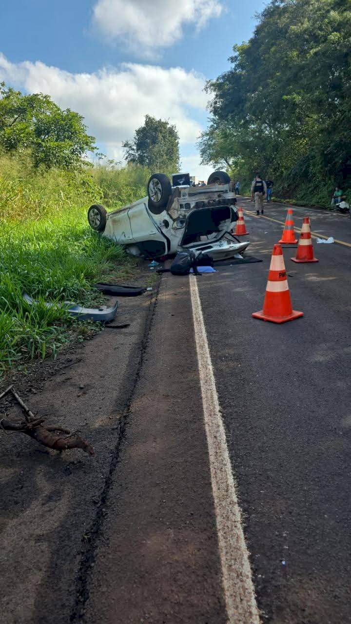 Capotamento na PR-082 entre Fênix e distrito de Luar deixa um morto e um ferido grave
