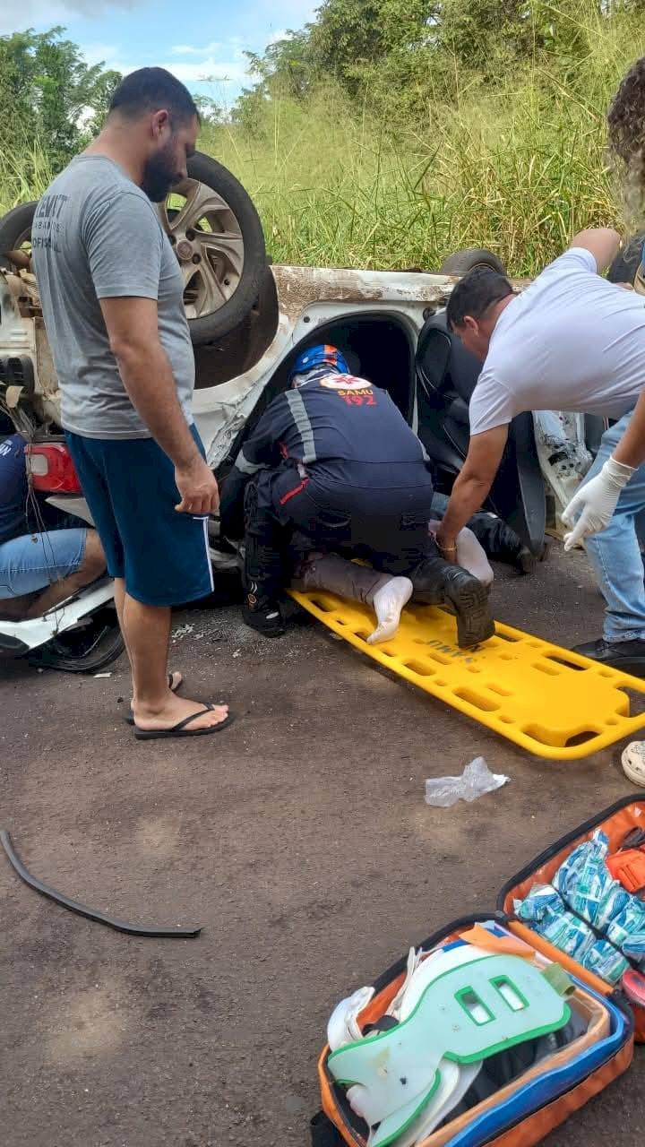 Capotamento na PR-082 entre Fênix e distrito de Luar deixa um morto e um ferido grave