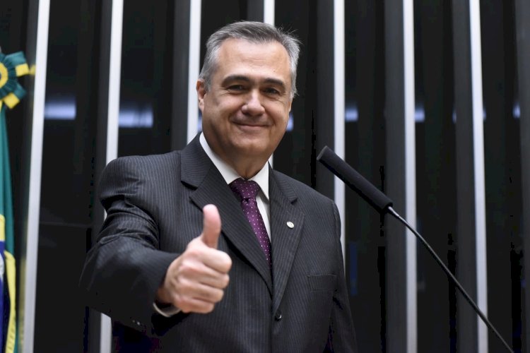 Beto Preto vota a favor do fim da escala 6x1; PEC é aprovada em dois turnos na Câmara