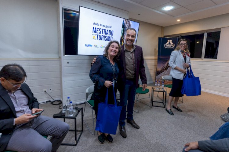 Luciana Mickus, servidora pública de Tijucas do Sul (PR), virá quinzenalmente para Foz do Iguaçu para acompanhar as aulas do mestrado. Foto: Kiko Sierich
