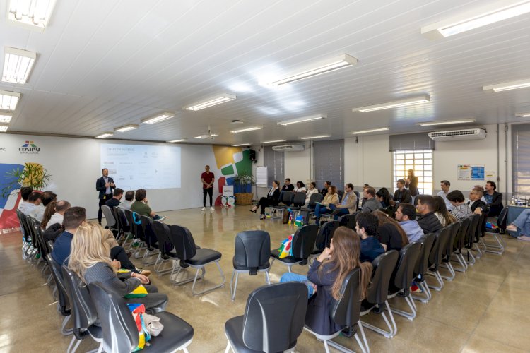 Durante a visita, os participantes conheceram mais sobre o hub de inovação e participaram de um workshop de mentores. Foto: Kiko Sierich/Itaipu Parquetec.