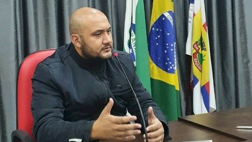 Vereador Tiago Cordeiro defende gestão de Rodolfo Mota e valorização de servidores em Apucarana