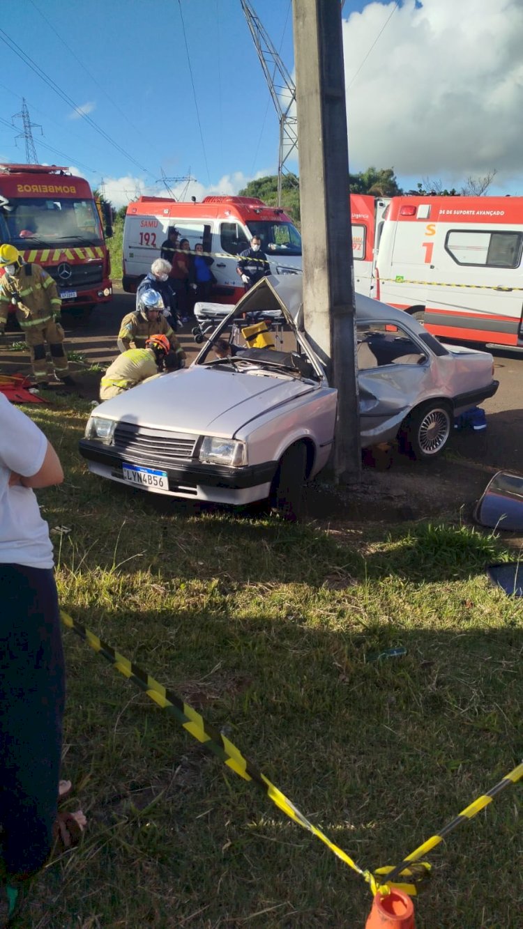 Motorista de 38 anos morre após carro bater contra poste em Apucarana