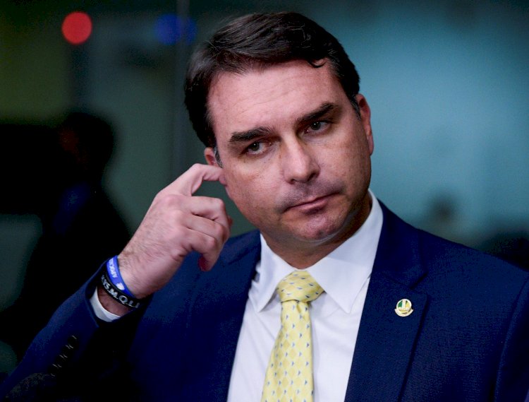 “Flávio Bolsonaro coloca soberania do Brasil em risco ao oferecer espaço aos EUA em equipe de transição”, alerta deputado Arilson