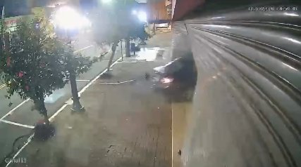 Motorista embriagado invade loja no Centro de Apucarana, foge e acaba preso pela Polícia Militar