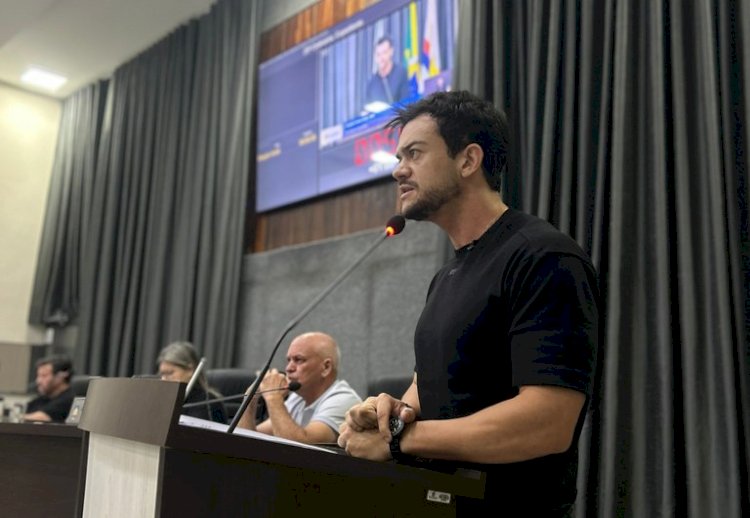 Presidente da Câmara questiona situação de colchonetes nos CMEIs e aborda planejamento em obras de asfalto