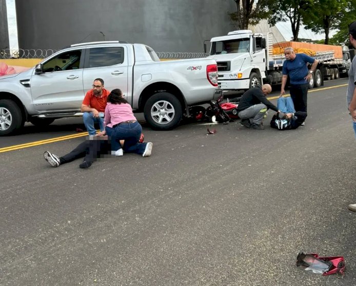 Motociclista fica ferido após bater na traseira de caminhonete em Apucarana