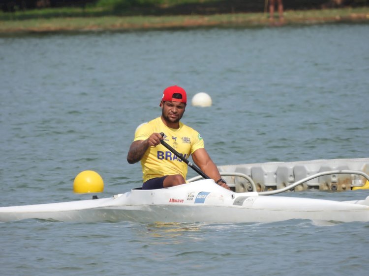 Apucaranense Giovane Vieira vence semifinal e garante vaga na final do Mundial de Paracanoagem