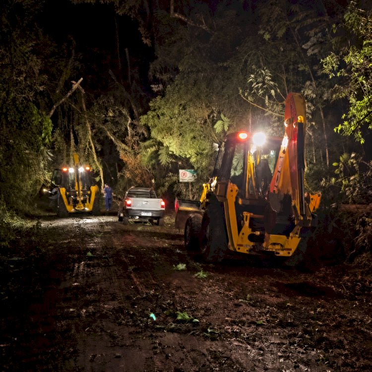 Temporal provoca estragos em vários pontos de Apucarana e mobiliza força-tarefa