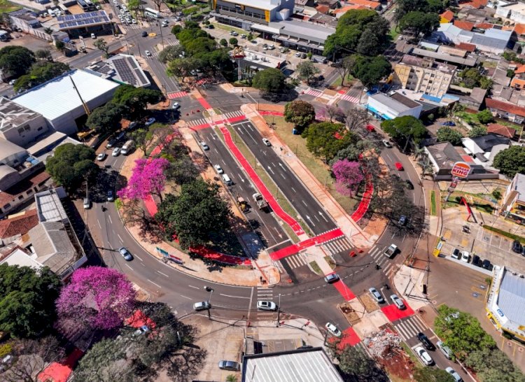 Maringá libera passagem de veículos por dentro da Praça Souza Naves e muda circulação na região