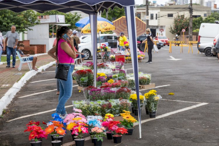 Prefeitura credencia interessados em espaços para venda de flores, velas e alimentos no Dia de Finados