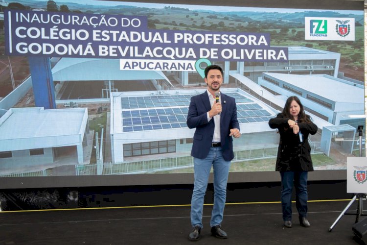 Após 16 anos de espera, governador e prefeito de Apucarana entregam sede própria do colégio estadual da Vila Reis