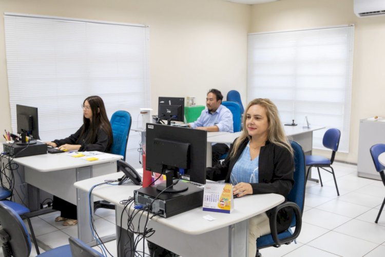 Procon de Apucarana orienta idosos sobre prevenção a golpes digitais