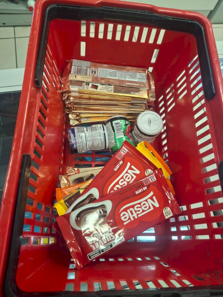 Furto de chocolates termina com dois adolescentes apreendidos em Apucarana.