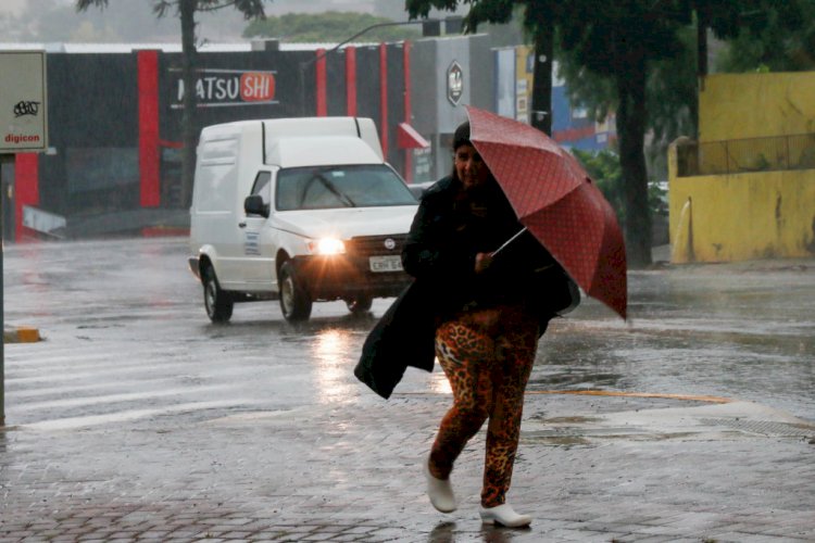 Norte do Paraná pode ter temporais, ventos acima de 70 km/h e queda nas temperaturas
