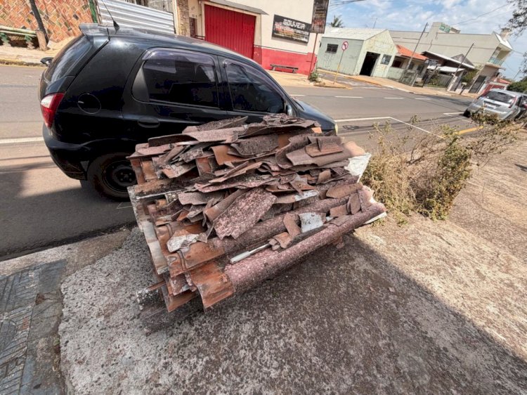 Prefeitura cria serviço emergencial para retirada de telhas, vidros e móveis danificados durante a tempestade