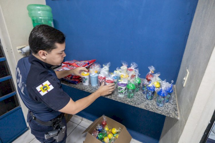 PATRULHA DA ALEGRIA: Guardas municipais e agentes de trânsito arrecadam doces para distribuir no Dia das Crianças