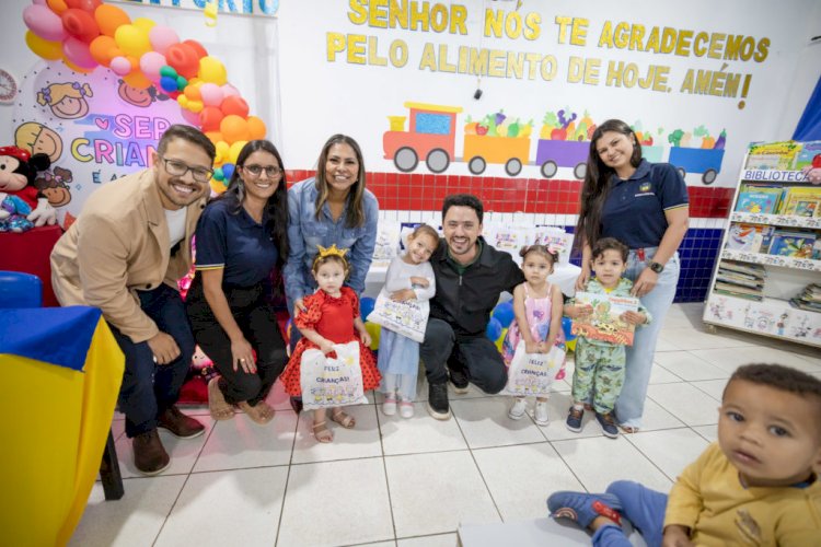 Prefeitura de Apucarana encerra Semana da Criança com distribuição de doces e livros de colorir para mais de 13 mil alunos da rede municipal e alunos da Apae