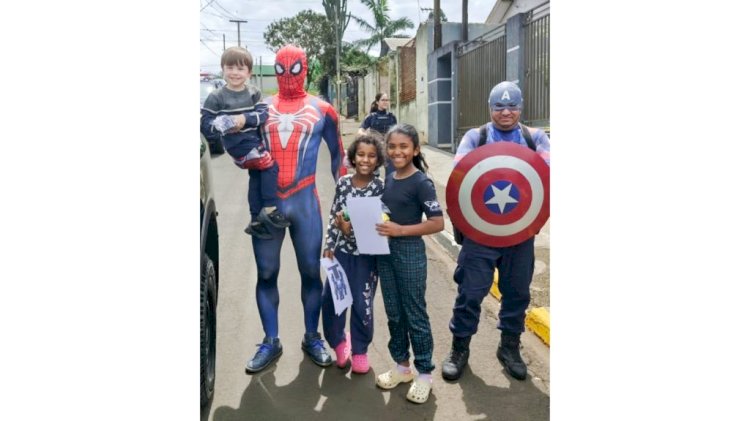 Patrulha da Alegria leva doces e diversão a crianças de diferentes bairros de Apucarana