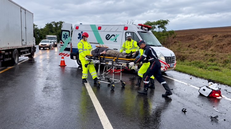 Colisão frontal deixa um morto e dois feridos na PR-444, entre Apucarana e Arapongas