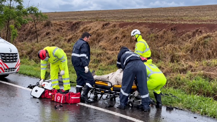 Colisão frontal deixa um morto e dois feridos na PR-444, entre Apucarana e Arapongas