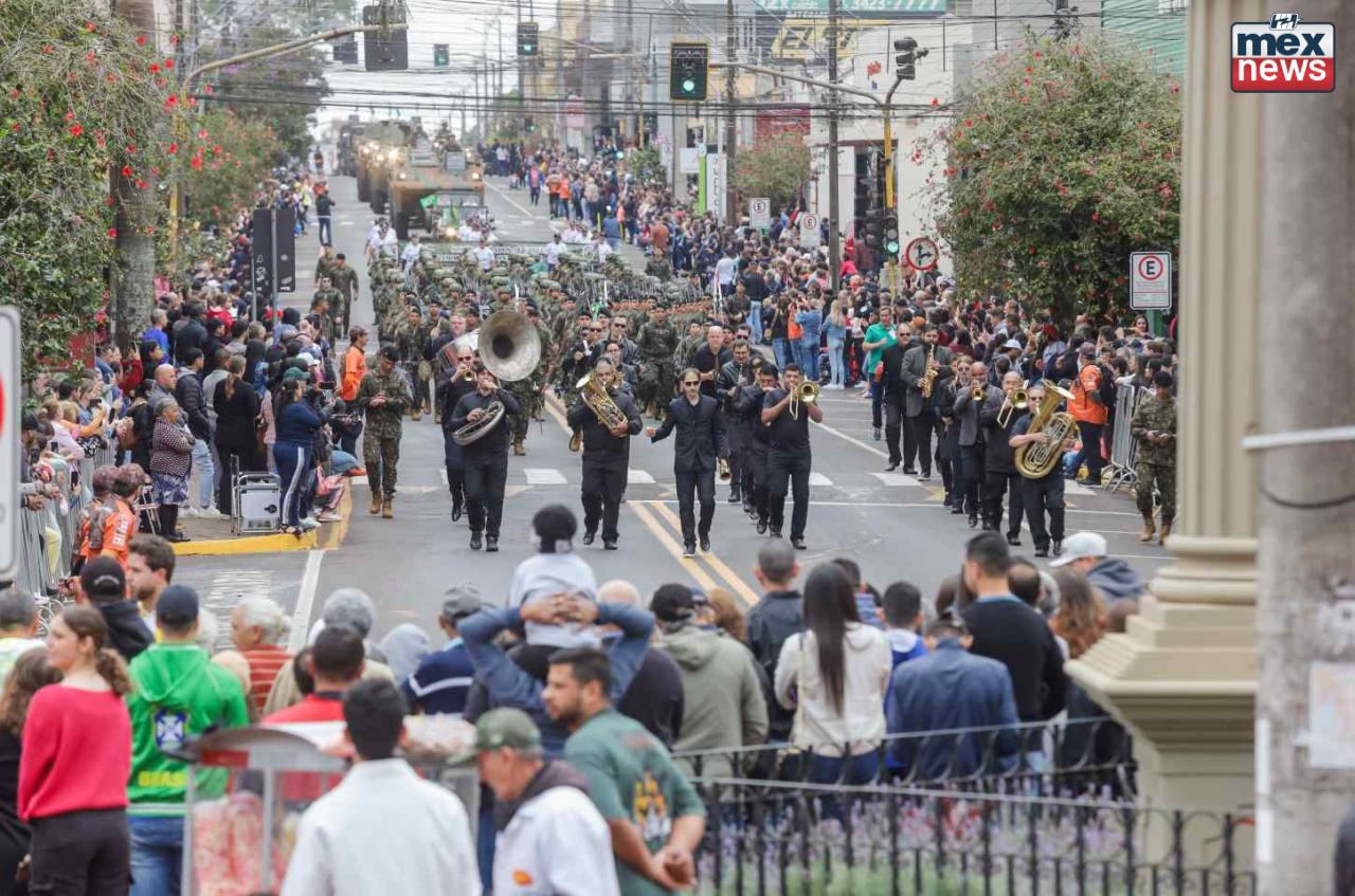 Desfile cívico reúne 20 mil pessoas em Apucarana