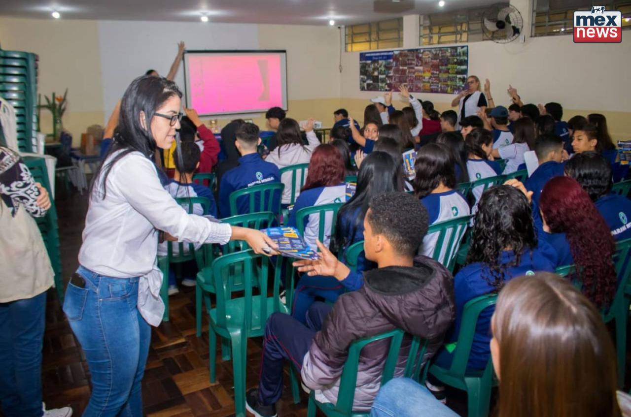 Palestra sobre ansiedade alerta alunos do 9º ano para cuidados com a saúde mental
